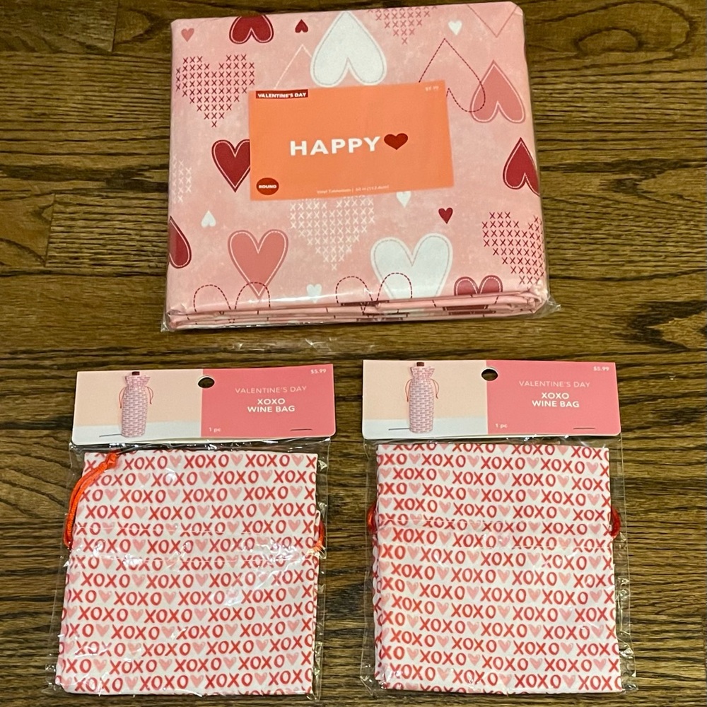 Valentine day vinyl roumd tablecloth 60” & 2 X Wine bag